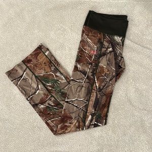 Under Armour Camo flare leggings. Medium. Great condition.